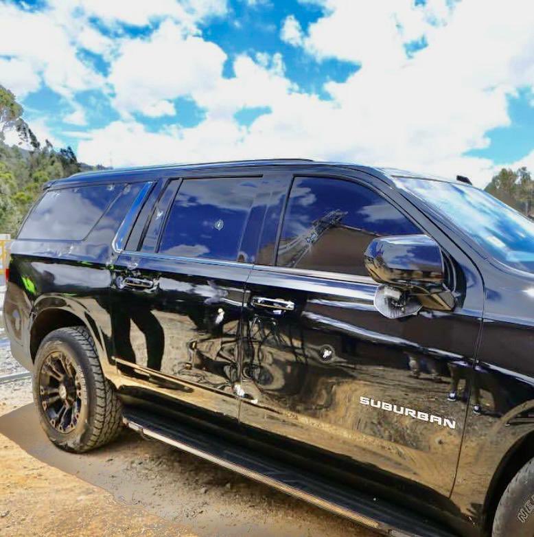 Atacar al Presidente <a href="/DanielNoboaOk/">Daniel Noboa Azin</a> es atacar al Ecuador.🇪🇨

Lo ocurrido en Cañar es un acto terrorista, un intento por desestabilizar al país. Mientras unos siembran miedo, el Presidente sigue en territorio, trabajando por el pueblo.

No volverán a poner al Ecuador de rodillas.