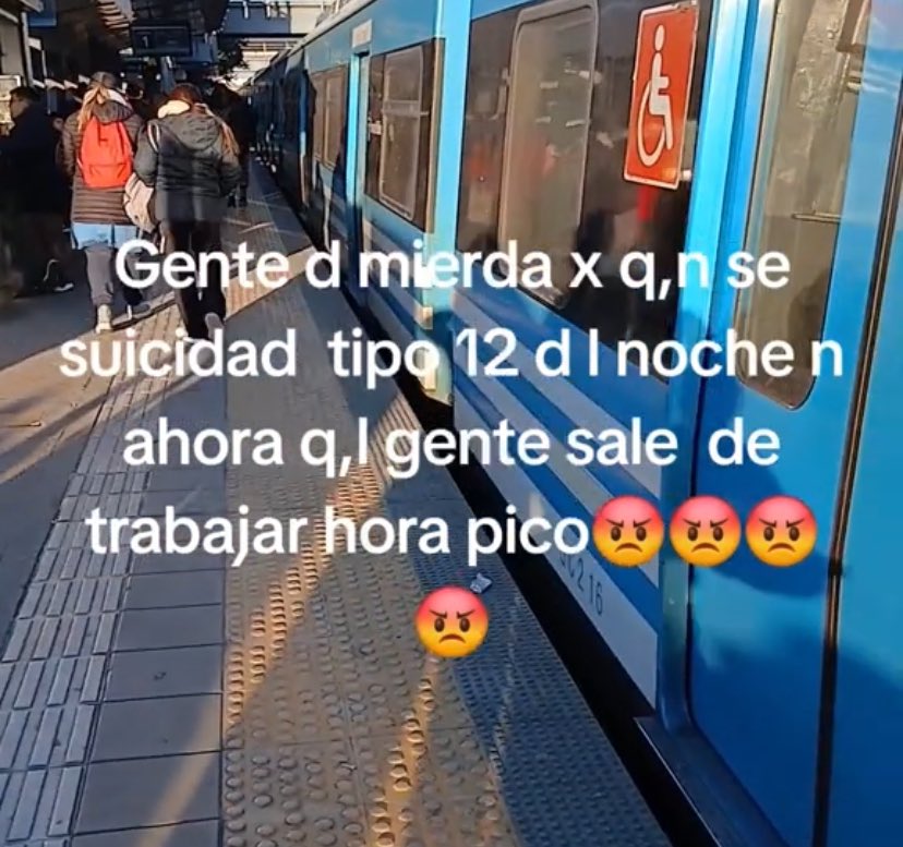 tintrolinnn's tweet image. mañana voy a ser otra víctima del tren sarmiento