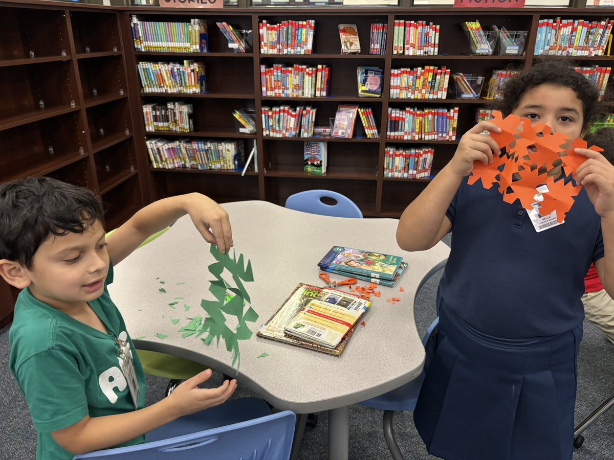 MsAguilera3's tweet image. My students loved making papel picado during library today! @HicksTigers @HicksLibrary #HispanicHeritageMonth