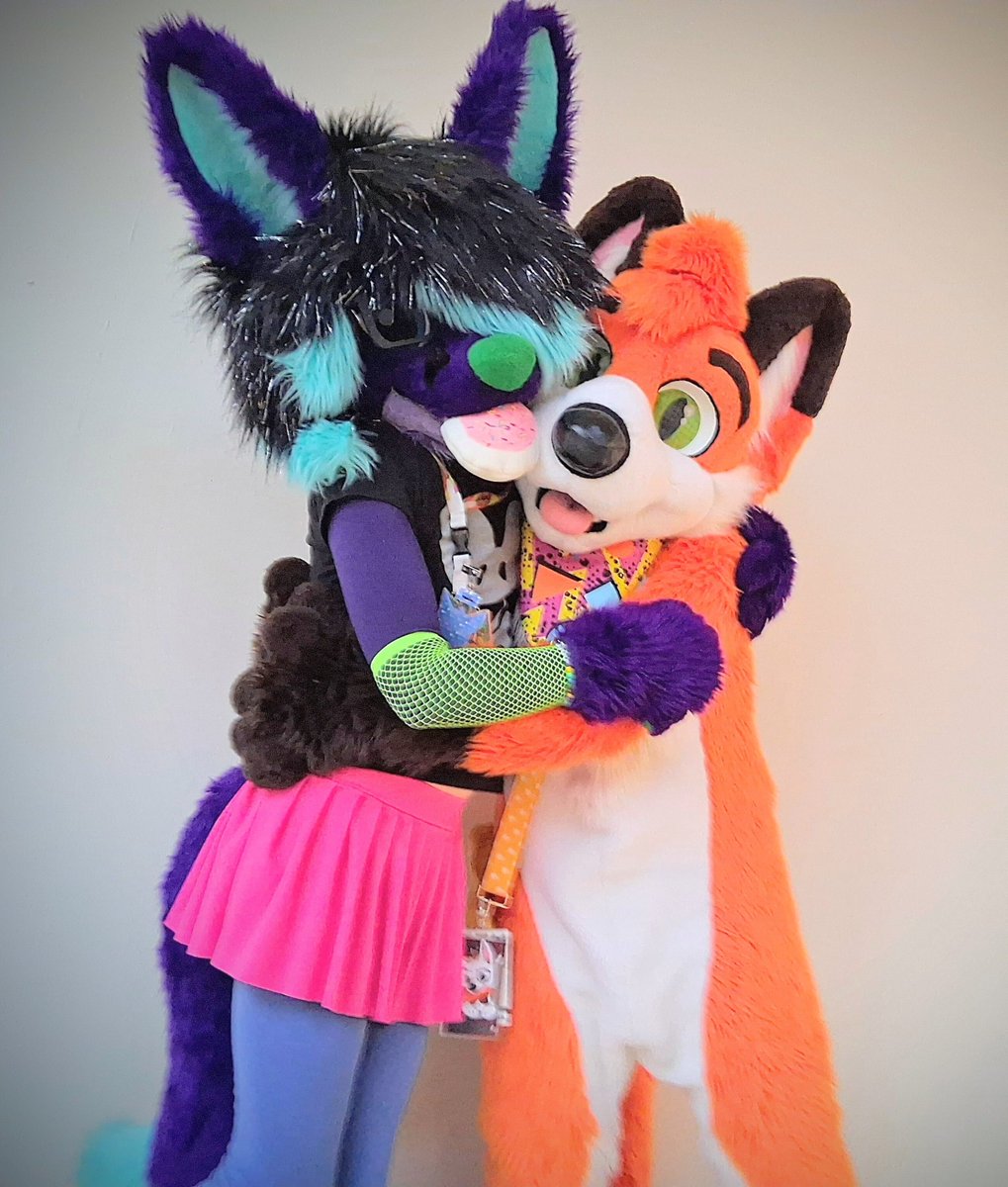 ZeeTheScree's tweet image. I keep missing fursuit Friday and at this point I don&apos;t care fursuit whenever I hecking feel like it 🙃

Have some orange foxxos 🦊