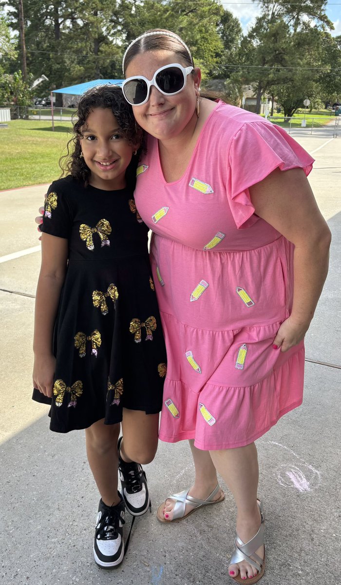 Mrs_DGreen's tweet photo. Love when my students and I think alike! This sweet girl and I were matching with our pencil dresses today! @TISDDPES #lovemyjob https://t.co/uXPaaDk8LY
