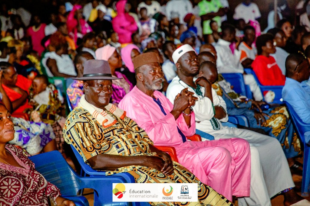 Le 29/09/2025, la MESSI, partenaire de mise en œuvre du projet PASSAGE, et l'appui de la direction ont réalisés la 1ère action ciné populaire à Gonaté. Le film KAMISSA de GUY KALOU dépeint la vie des ados et jeunes en milieu scolaire et communautaire.

#OngMessi
#Passage
#Kamissa