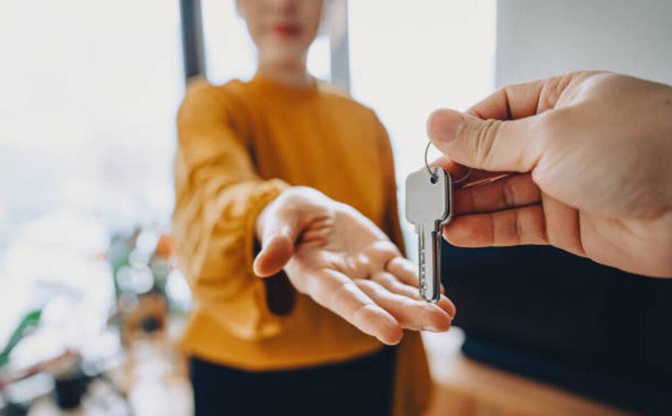 John_Lazar_C21's tweet image. The time it takes to sell your home depends on external factors and personal circumstances. Here is a complete guide to the #HomeSellingProcess.. John &amp;amp; Nellie Lazar | DRE# 00910830, DRE#  01112786 | Century 21 Select | 209-581-2240 | 209-602-7070 realestate.usnews.com/real-estate/ar…