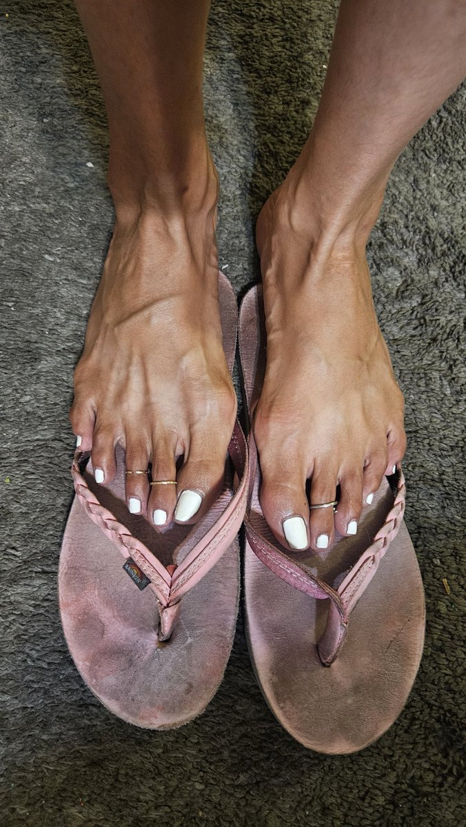 RTBIGFEETNSOLES🧀💦😱 tweet media