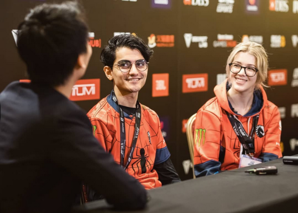 Chloe/Elya tweet media