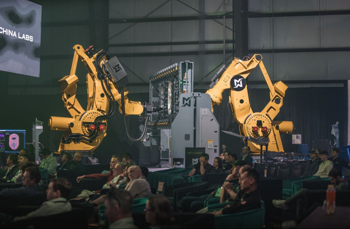 EdwardMehr's tweet image. Everyone else was presenting slides about the future of manufacturing. Robocraftsman just built it; live, mid-talk, very politely without breaking the flow 🤣 we are trying to be subtle but do you get it?