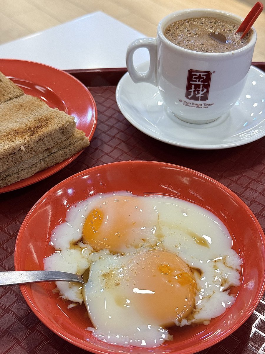 nnqhttt's tweet image. 朝食の儀式はヤクンから始まります☕️