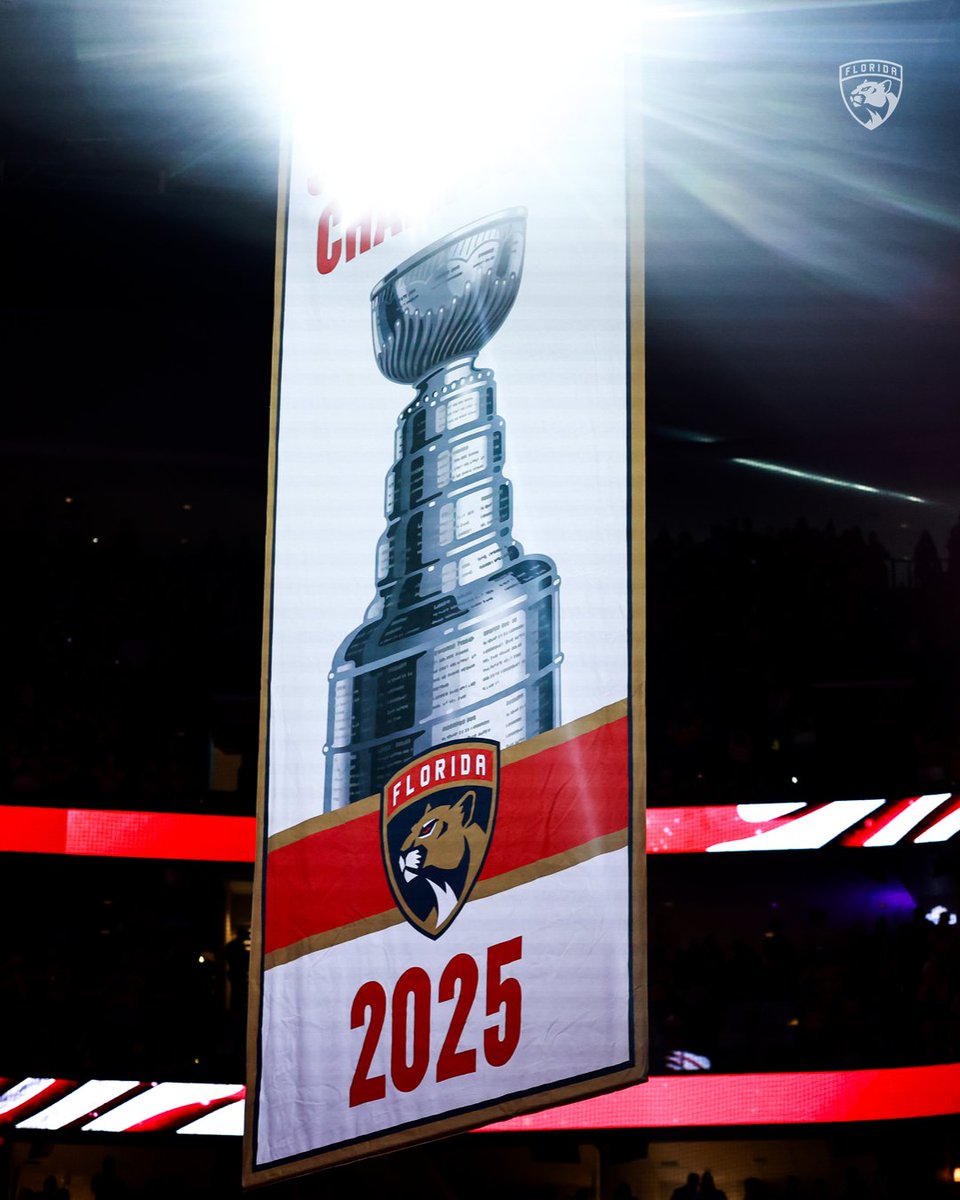 FlaPanthers's tweet image. Check out the full gallery of photos from a banner night 👇

📸 » flapanthers.co/gallery10-7-25