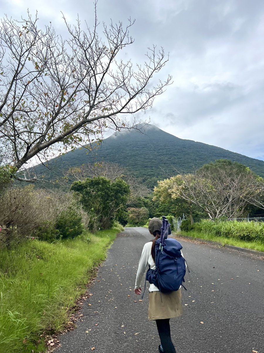SuperiorDri_01's tweet photo. 車で24時間かけて来ちゃった
まだセミが鳴いてた指宿
開聞岳登るよー⛰️ https://t.co/UNTkdJxnsH