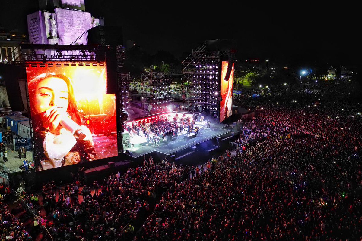 ❤️ ROSARIO VUELVE A LATIR

Más de 250 mil personas celebraron los 300 años de la ciudad con <a href="/Nicki_Nicole19/">nicole</a>, Baglietto y la Sinfónica en un show histórico.

Gracias al liderazgo y la gestión de <a href="/pablojavkin/">Pablo Javkin</a>, Rosario vuelve a brillar como solo ella sabe hacerlo: con música,