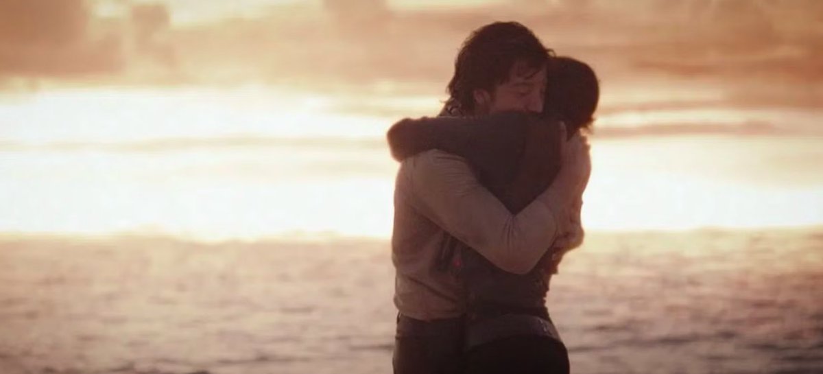 QuiGonJenna's tweet image. The tonal shift throughout Rogue One’s final moments from despair &amp;amp; sadness to shock &amp;amp; fear to hope &amp;amp; excitement is beautiful every single time I watch it.