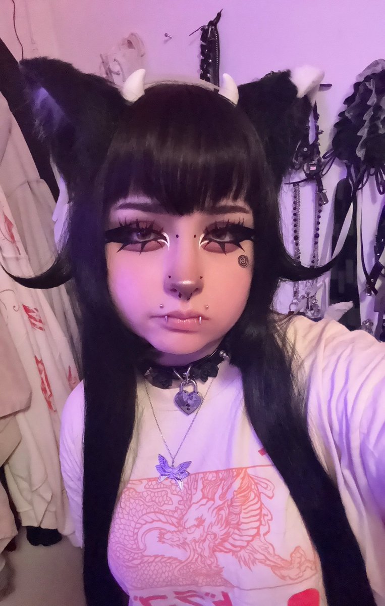 livee and playing silent hill f again yippie

:3

twitch.tv/soniyoru