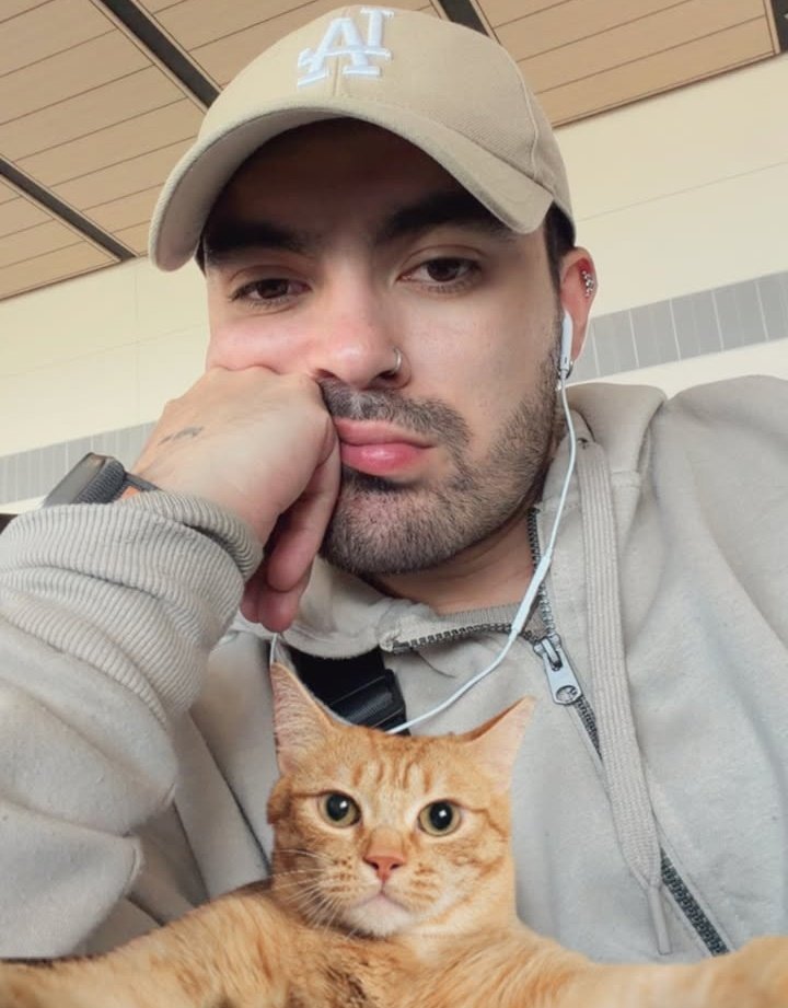 Mi amor por <a href="/_DennisArana/">Dennis Arana</a> sigue intacto 💚😍🥰

El gato naranja como no toques a mi bb jajaja