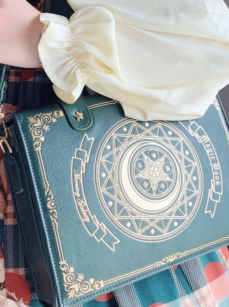 Belchic7's tweet photo. 魔導書バッグ欲しい人RT🌙 https://t.co/phCfMj7lin