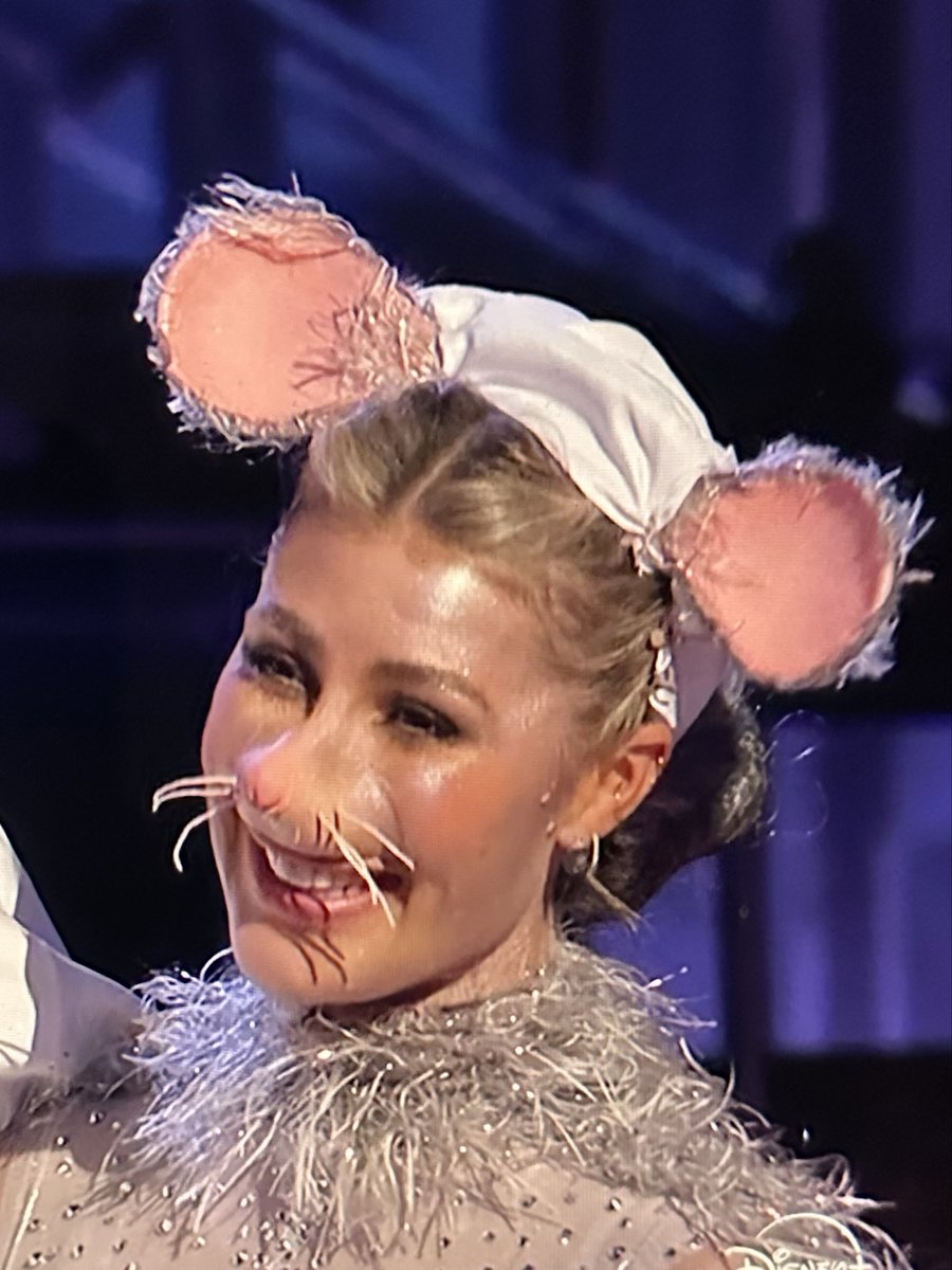 thebluenialll's tweet image. the costume department’s fav couple #dwts