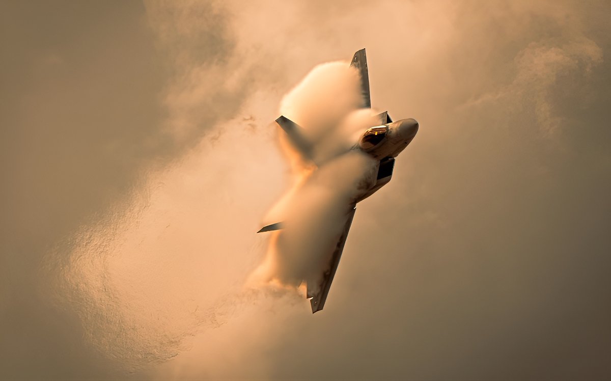 Mach3Plus's tweet image. No filters, no second takes, just Captain LeTourneau and the F-22 in perfect sync ripping vapor from the sky under the low clouds at NAS Oceana. 
Credit: Capt. Nick “Laz” Le Tourneau