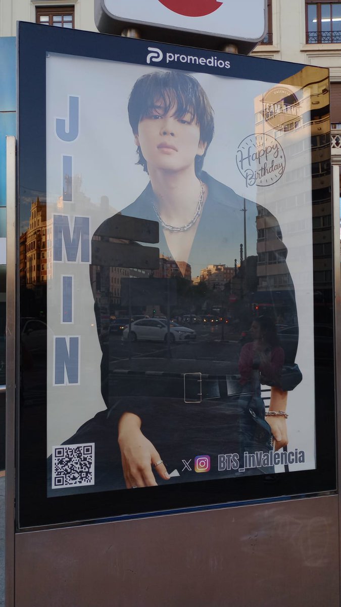 BTS_inValencia's tweet photo. ARMY!!!!!
Un año más tenemos a nuestro querido Jimin en Valencia  para celebrar su cumpleaños 🥳🥳
Ya podéis disfrutar del cartel situado a la salida del metro de Plaza España en Valencia.
Esperamos vuestras fotos💜
#JIMINDAY #JIMIN #happybirthdayjimin https://t.co/Me3XiH5Nzd