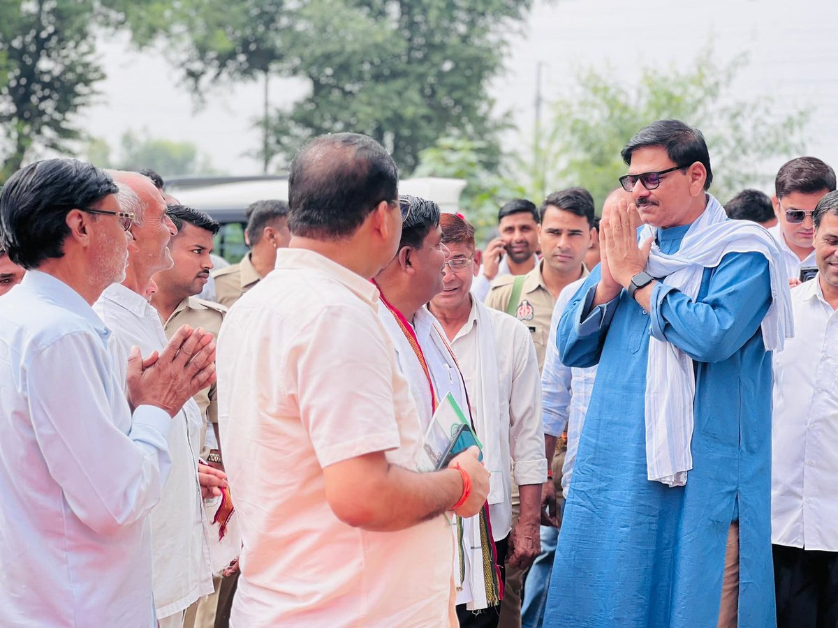 12SachinPradhan's tweet photo. अद्भुत आत्मीयता। #MLAJewar @DhirendraGBN
#Devta #GreaterNoida #Jewar https://t.co/4KPfrcBv2e