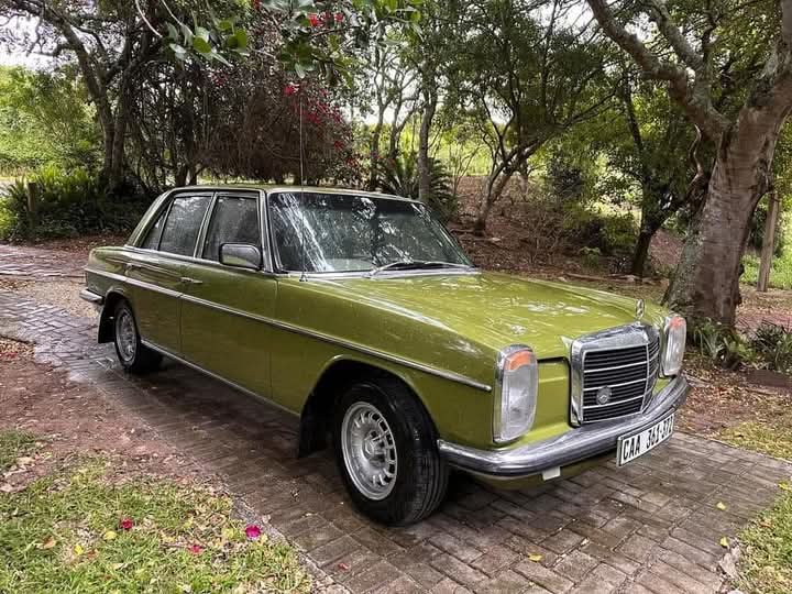 autotrekkin's tweet image. #WednesdayWant - How about this lovely old 1975 Mercedes-Benz w115 230.4 

#mercedes #cars #autotrekkin #classiccars