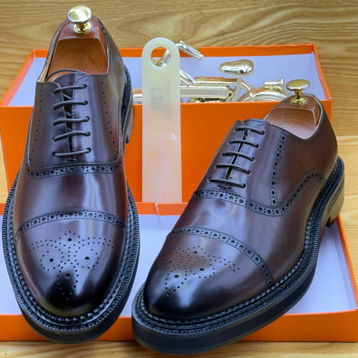 lachoseci's tweet image. Double semelle, double confort, double élégance, double audace.
Un cuir brillant, une finition impeccable et un confort taillé pour vous messieurs.

Tailles : 40–46
Prix : 35 000 F|Un chausse-pied + 2 paires de chaussettes offertes

📍 Yaoundé — Livraison et expédition partout