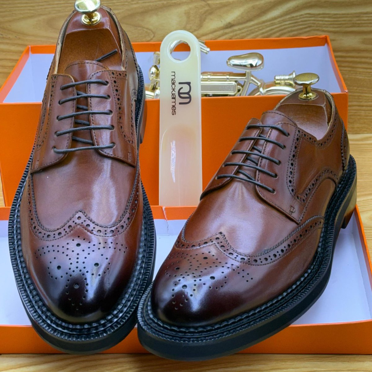 lachoseci's tweet image. Double semelle, double confort, double élégance, double audace.
Un cuir brillant, une finition impeccable et un confort taillé pour vous messieurs.

Tailles : 40–46
Prix : 35 000 F|Un chausse-pied + 2 paires de chaussettes offertes

📍 Yaoundé — Livraison et expédition partout