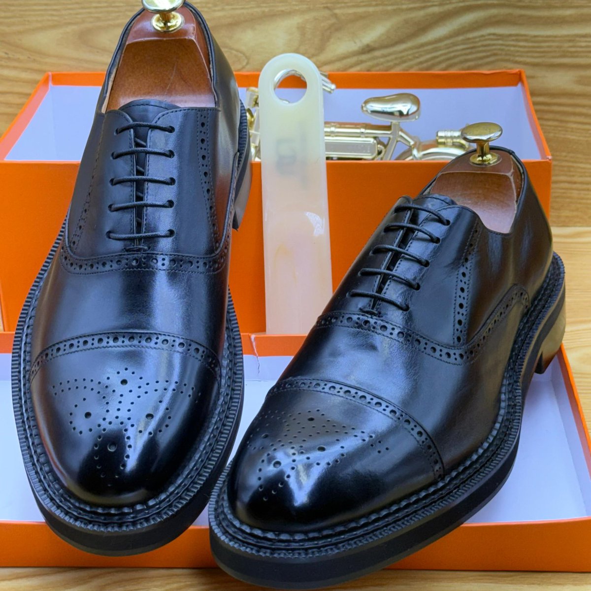 lachoseci's tweet image. Double semelle, double confort, double élégance, double audace.
Un cuir brillant, une finition impeccable et un confort taillé pour vous messieurs.

Tailles : 40–46
Prix : 35 000 F|Un chausse-pied + 2 paires de chaussettes offertes

📍 Yaoundé — Livraison et expédition partout