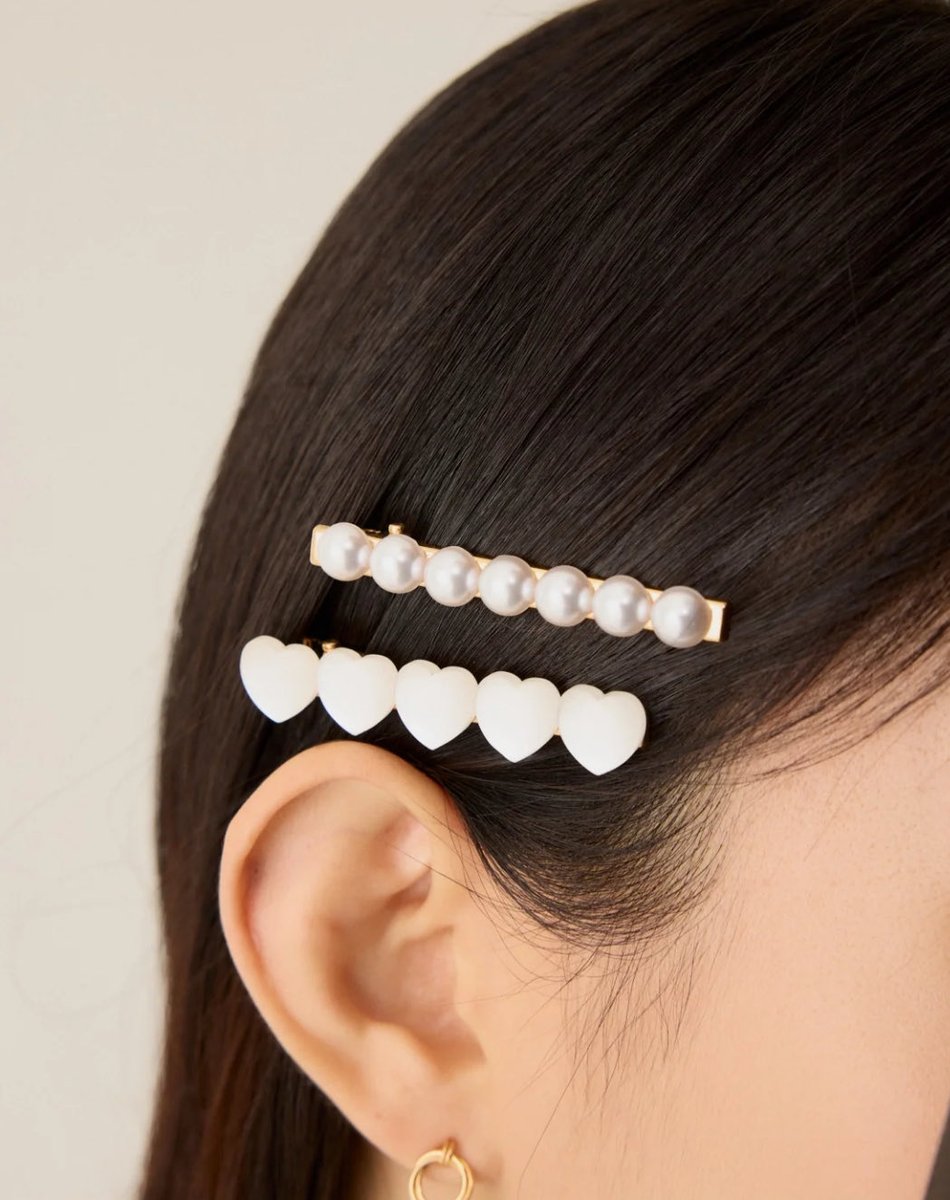 amondz_jp's tweet photo. ちょこっと見えるのが可愛いヘアアクセたち✨ https://t.co/Zx9BKuNeq1