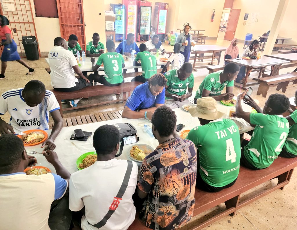 That moment the boys be looking forward to; "Ssala O'clock".
A team that dines together, wins together.