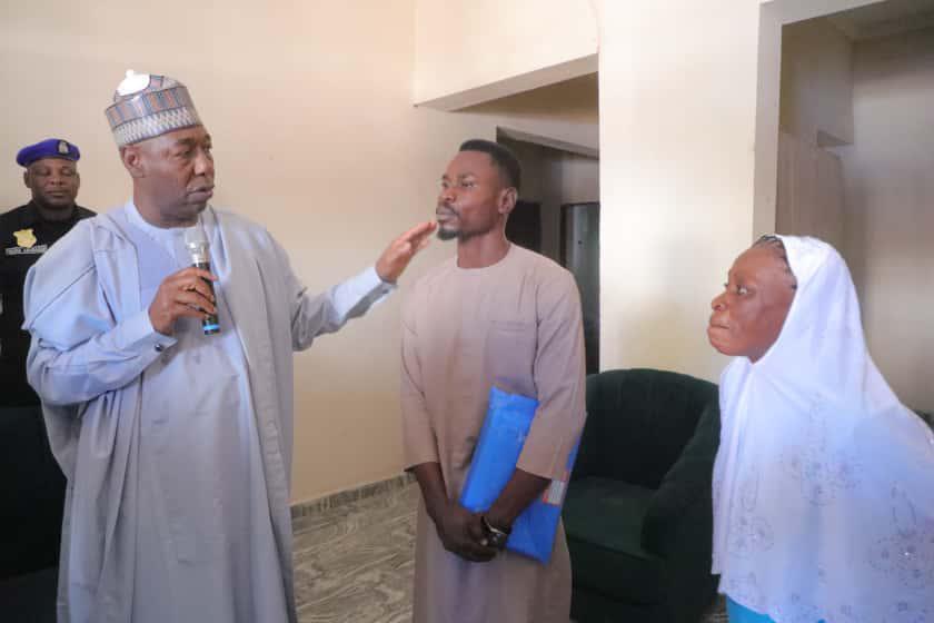 dauda_iliya's tweet image. Zulum Rewards Dedicated Igbo Health Worker with House, Automatic Employment for her Son
@BornoGovt State Governor, Professor Babagana Umara @ProfZulum, has presented a fully-furnished two-bedroom house to an Igbo health worker, Mrs Marbel Ijeoma Duaka, in recognition of her…