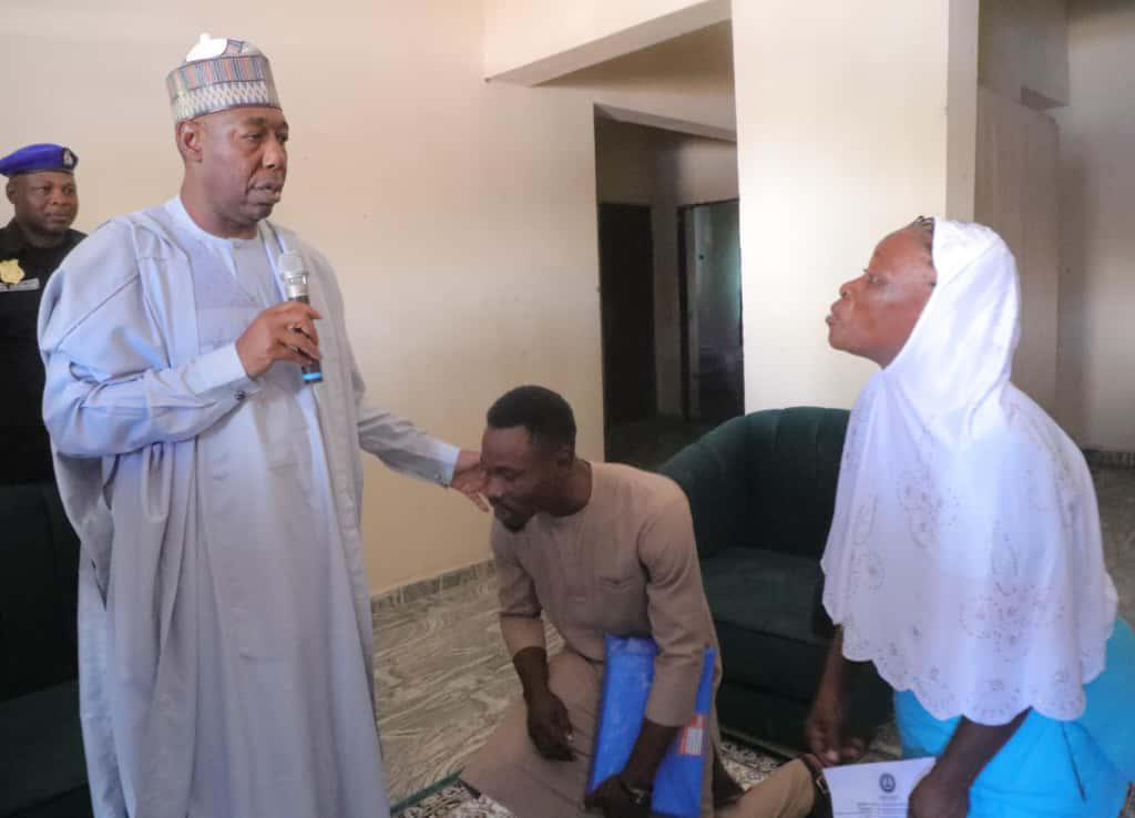 dauda_iliya's tweet image. Zulum Rewards Dedicated Igbo Health Worker with House, Automatic Employment for her Son
@BornoGovt State Governor, Professor Babagana Umara @ProfZulum, has presented a fully-furnished two-bedroom house to an Igbo health worker, Mrs Marbel Ijeoma Duaka, in recognition of her…