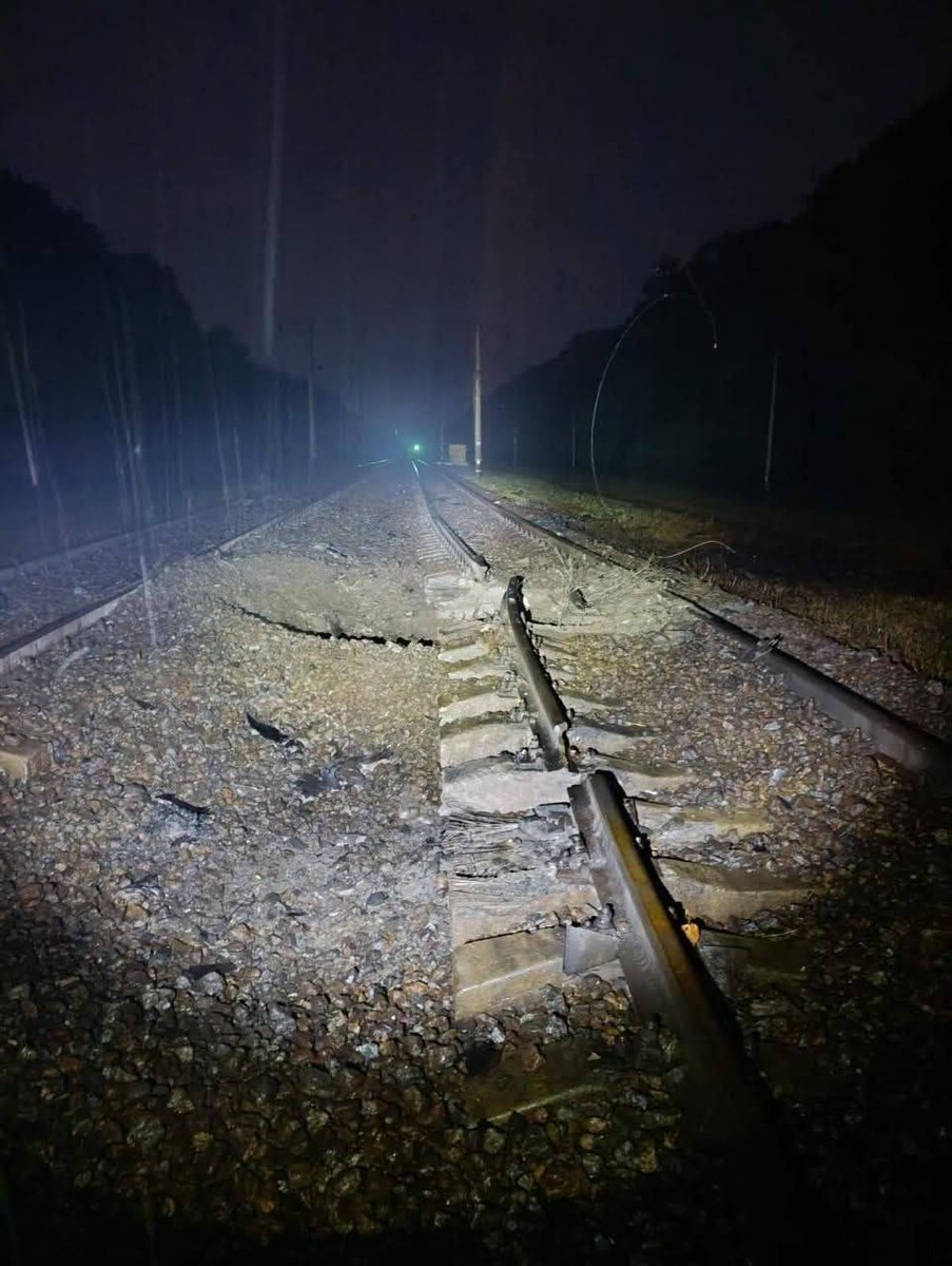 ryssland fortsätter sina attacker mot den civila infrastrukturen. I natt attackerades ett godståg i Tjernihivregionen med 12 Shaheddrönare liksom ett värmekraftverk. Tågtrafiken har fått stoppas på sträckan och på morgonen var 4500 abonnenter utan ström. Vardag nu tyvärr.