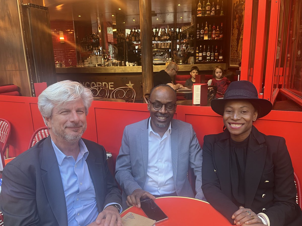 africaforce2063's tweet photo. L’équipe de @MigrationsI rencontre à #Paris le nouveau Président de la #COING de l’@OIFrancophonie pour examiner les coopérations possibles. https://t.co/eLxtMuyHfV