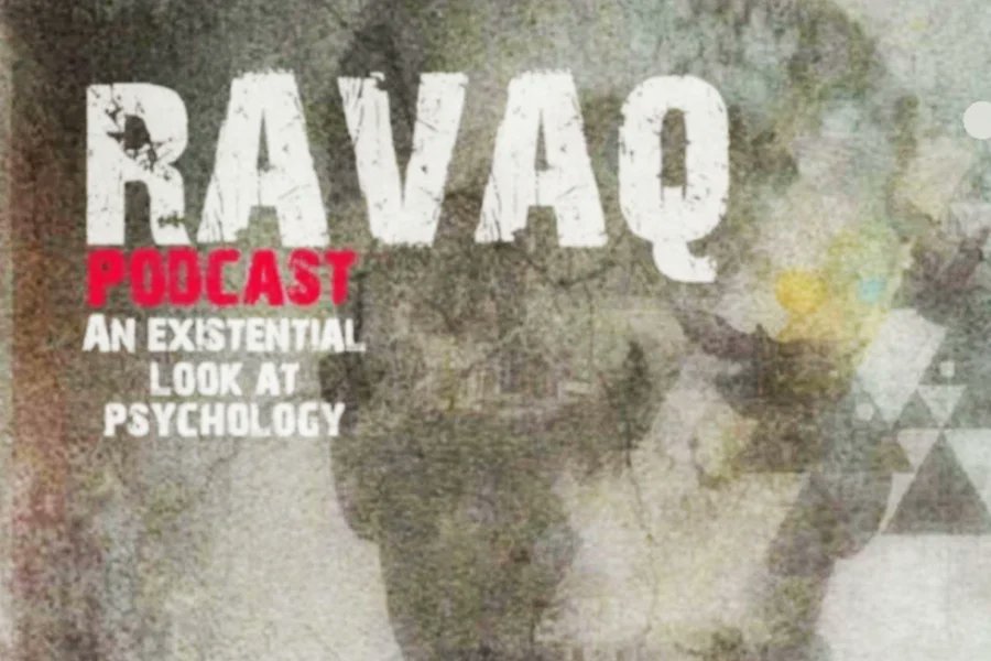 بهترین پادکست فارسیِ تاریخ پادکست های قدیمِ رواق بود.
کسی میدونه چی شد که فرزین رنجبر تغییر روش داد و سبکِ پادکست رو عوض‌ کرد؟