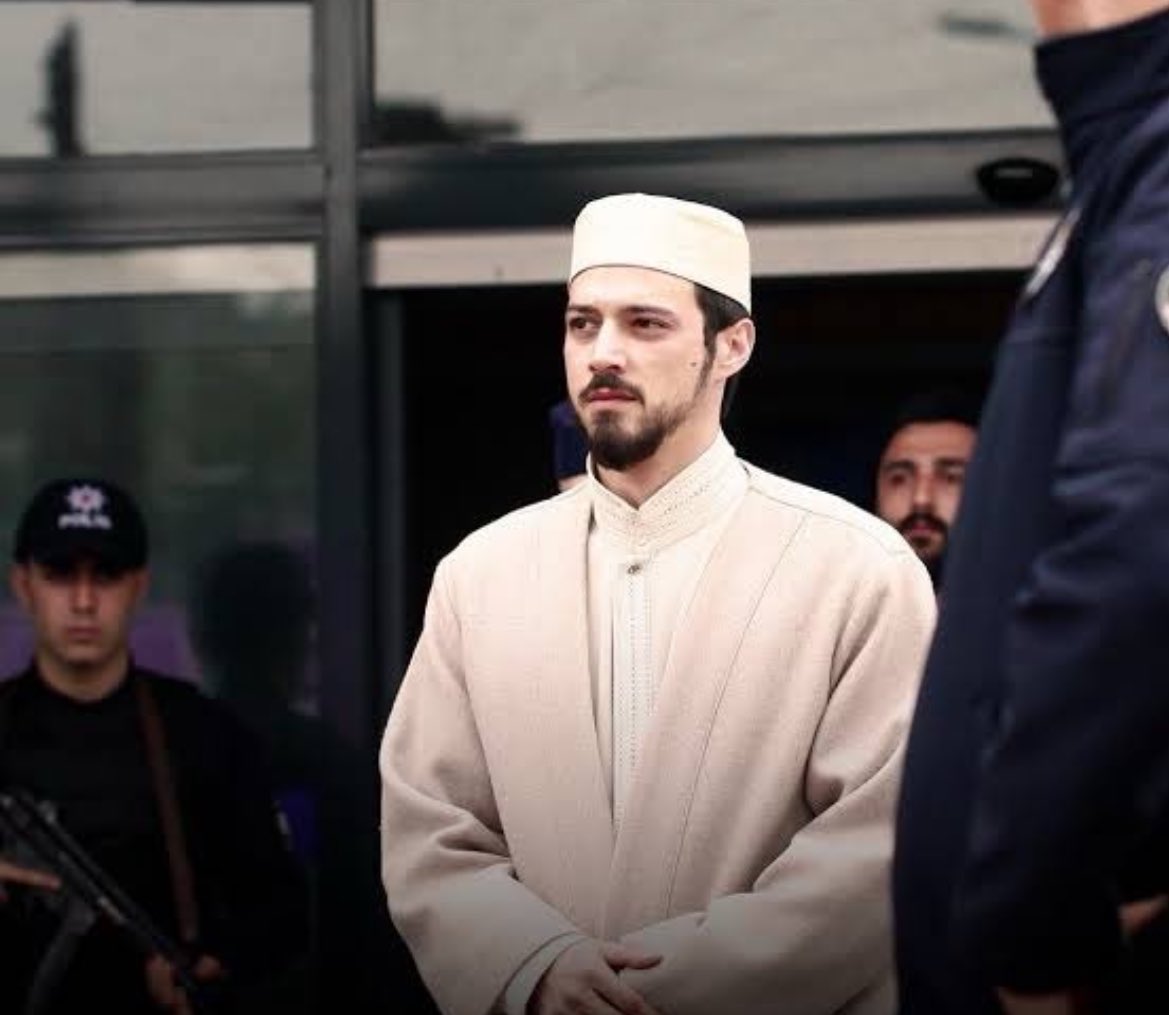 ZehraguI's tweet photo. Cüneyd efendiyi derhal bırakın ben onun uyuşturucuyla bi alakası olduğunu düşünmüyorum Mert yazıcıoğlu aklı başında efendi biri yapmaz https://t.co/ferr5P9ChG