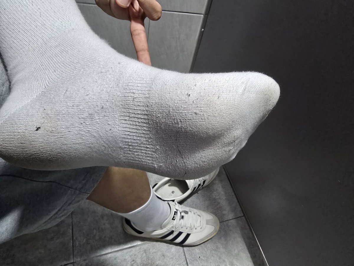 신발 잠깐만 벗었더니 냄새 ㅈㄴ난다ㅋㅋ 발톱때,먼지,각질 제거 열심히 할 상납노예만ㄱ
open.kakao.com/o/sZ8HkrQh
#풋섭 #상납 #ATM #자지갑 #능욕 #발걸레 #발닦개 #남자발 #발냄새 #흰양말 #풋돔