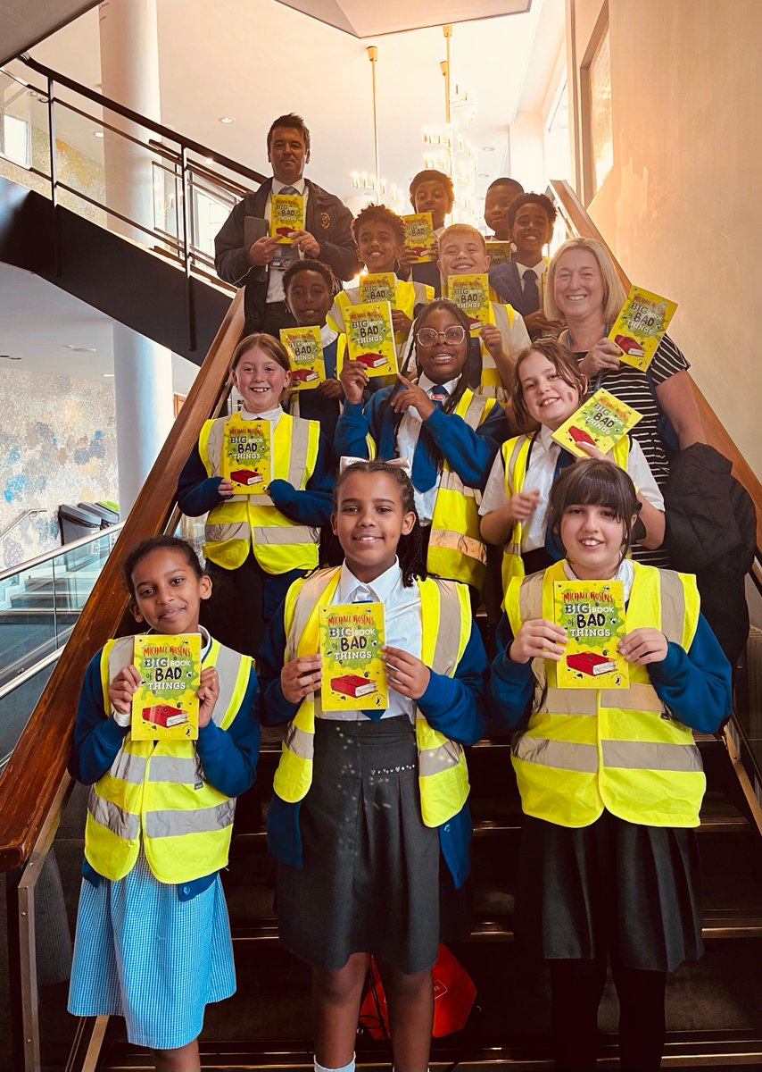 ChildrensBkShow's tweet image. The one and only @MichaelRosenYes brought his own seamless style of #storytelling and #poetry in performance to @BelgradeTheatre on Monday! Michael helps everyone understand that words and books don’t have to be intimidating - and that they can be fun 🌟 #TheChildrensBookshow