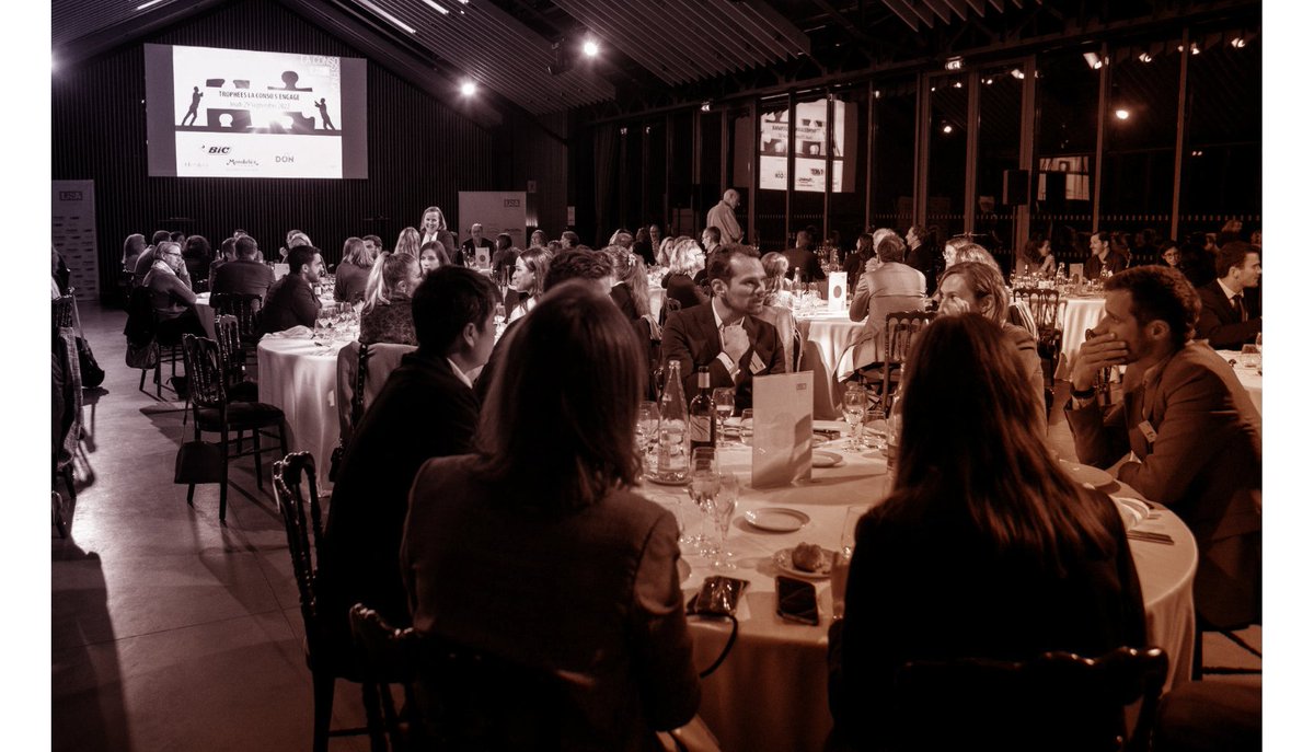 🔵 Félicitations à EstelleBrachlianoff, Directrice Générale de <a href="/Veolia/">Veolia</a>, distinguée hier soir Industrielle de l’année lors du Grand Dîner de l'<a href="/usinenouvelle/">L'Usine Nouvelle</a> en partenariat avec le réseau #CCI 👏👏🇫🇷.
