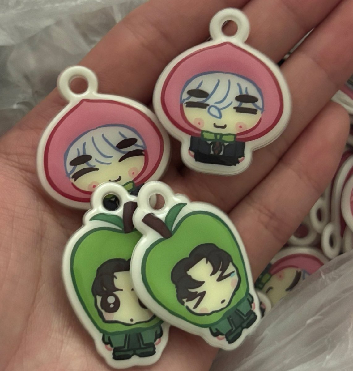 #rt 

즐거운 연휴~~ 기념으로(?) 알티추첨 재제작한 반쪽즈 말랑키링과 기타등등 보내드려유 …🫰🏻