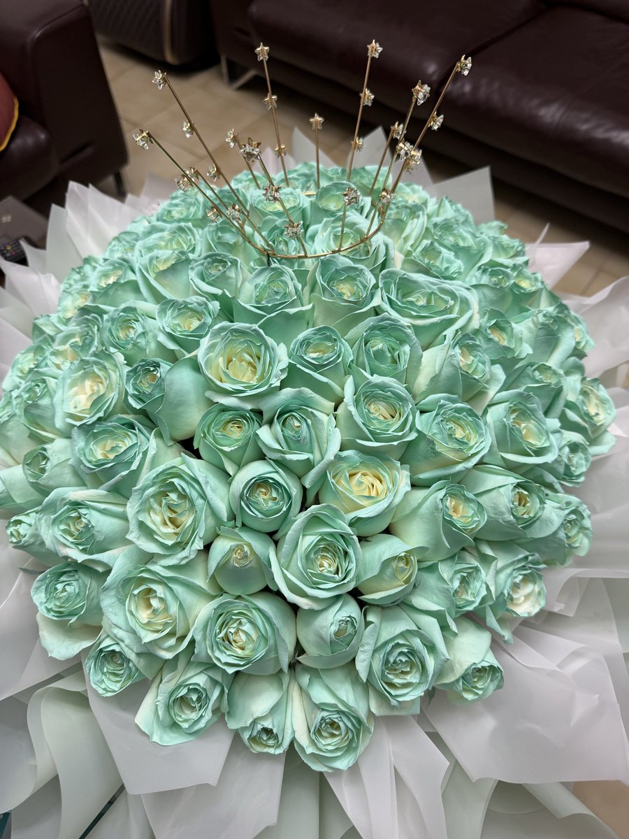 ivylimcc's tweet image. 100 Tiffany blue roses
No reason not to smile 

#suckerforflowers
