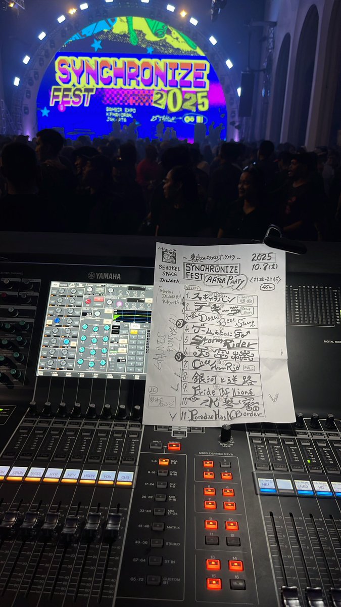 Setelah menonton Foo Fighters kemudian Syncro 3 hari, selingan Art Jakarta dan semalem after partynya. Bebas tapi so fun :’)