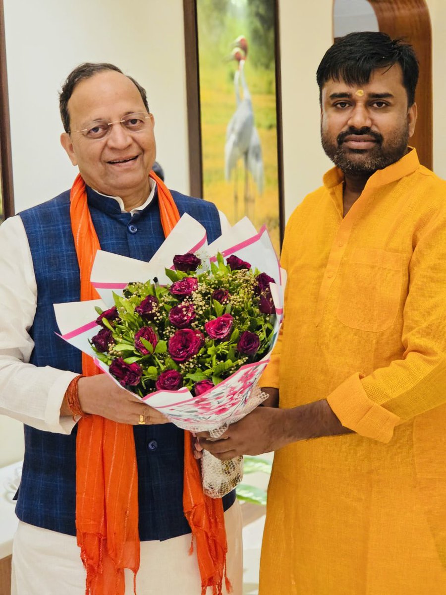 माननीय राष्ट्रीय महामंत्री भाजपा एवं राज्यसभा सांसद श्री <a href="/ArunSinghbjp/">Arun Singh</a> जी का लखनऊ आगमन पर स्वागत किया l
