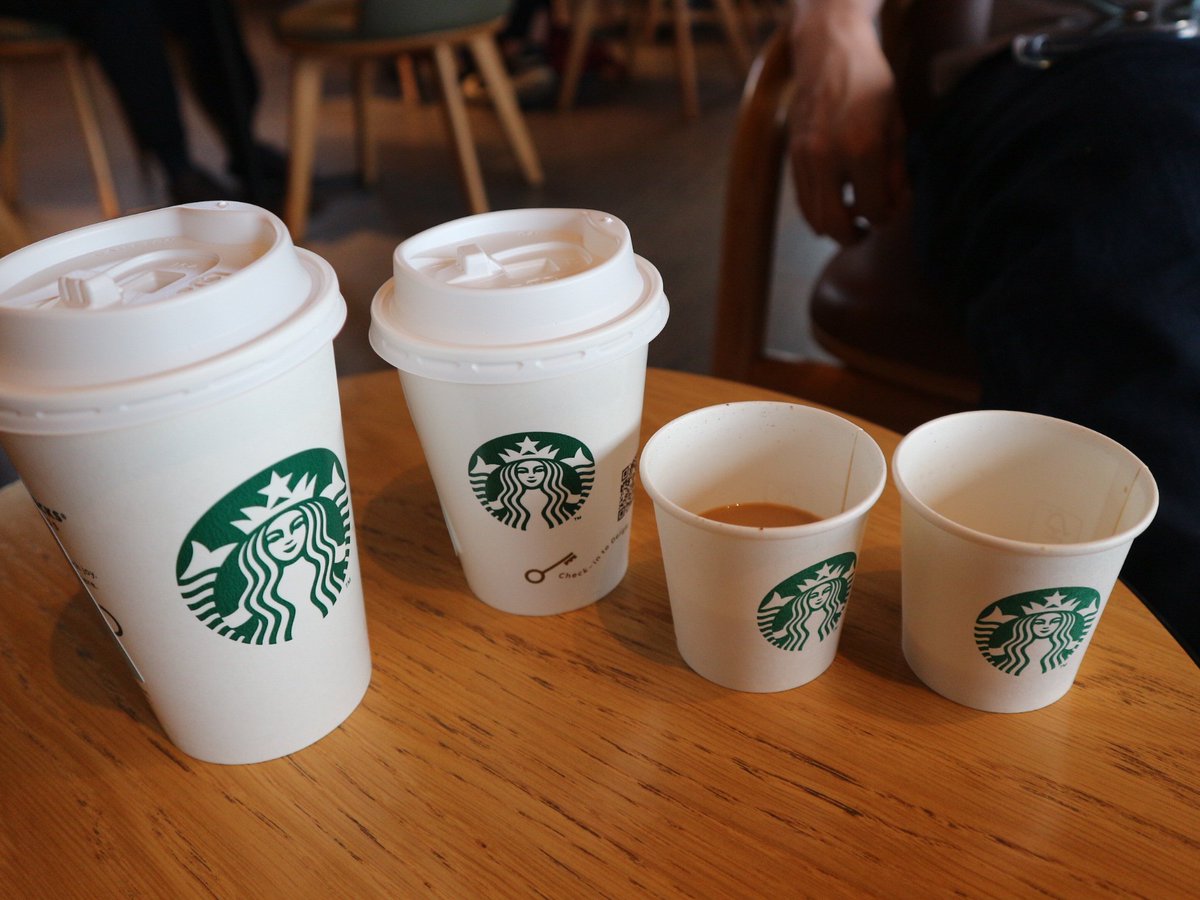 kojika_sampo's tweet image. type 3 を眺めながらコーヒーが飲みたくて、スタバに来ました。
席から車を見れるカフェが他にもあればいいのにな。
#空冷ワーゲン 
#type3
#Volkswagen 
#フォルクスワーゲン