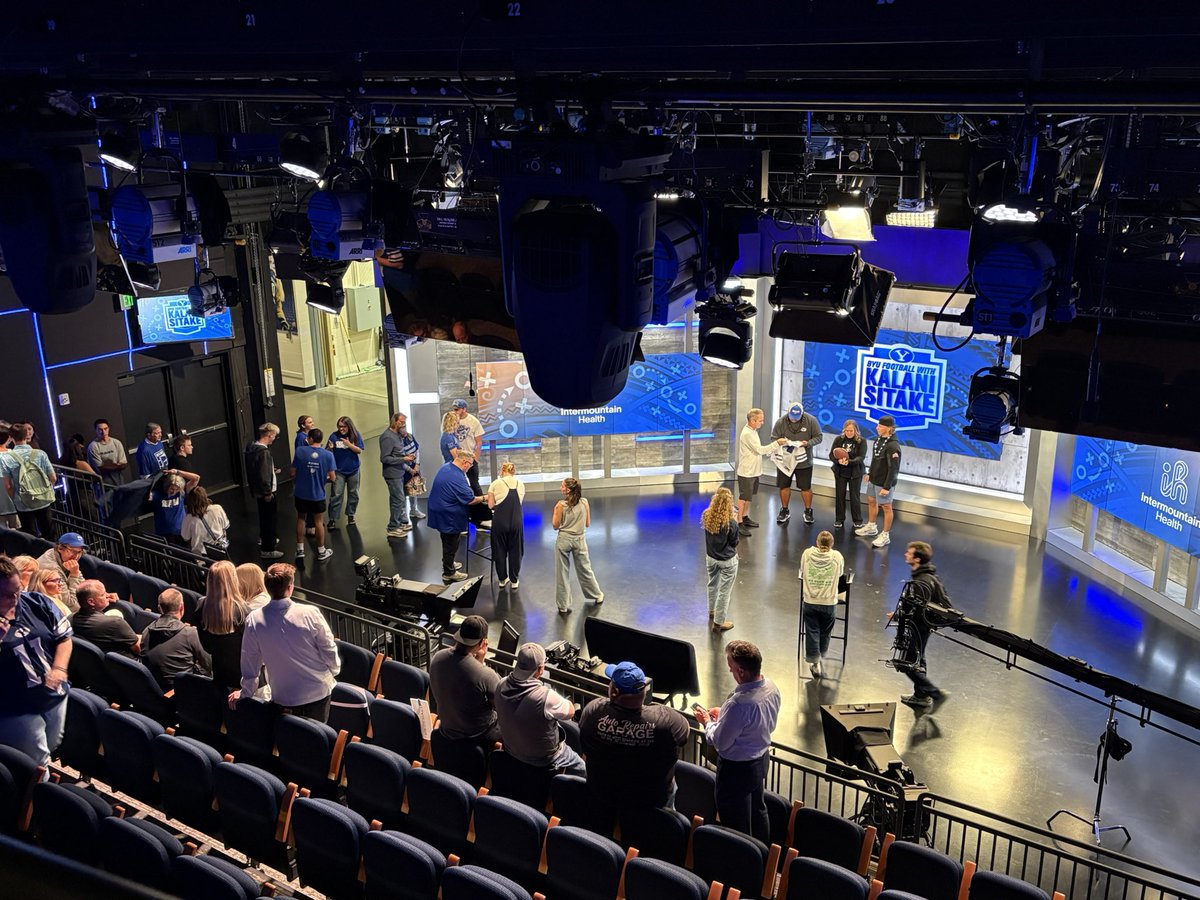 gregwrubell's tweet photo. Inside Studio C at @BYUtv following tonight’s #SitakeShow, with Kalani and special guest Parker Kingston meeting members of our audience.
Thanks to the fans who helped us have a great show; see y’all back here next Tuesday night! https://t.co/vo8AhaHR1a