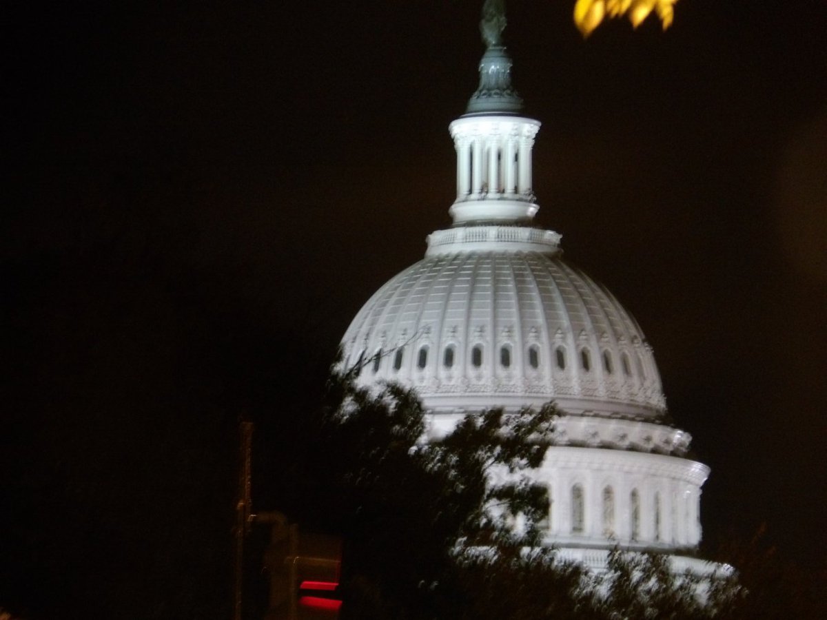 中国的问题核心的关键是经济问题，经济问题引起了内部治理、国际关系，军事和统治等一系列的问题。
