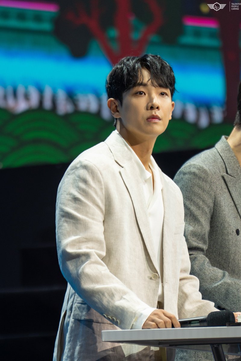 PrainTPC's tweet image. [이준]

오늘 밤 10시 20분! 

KBS 1TV &amp;lt;2025 퀴즈 온 코리아&amp;gt;
MC 이준 배우의 활약을 기대해 주세요 ❗️

#이준 #LeeJoon 
#KBS #KBS1TV #2025퀴즈온코리아