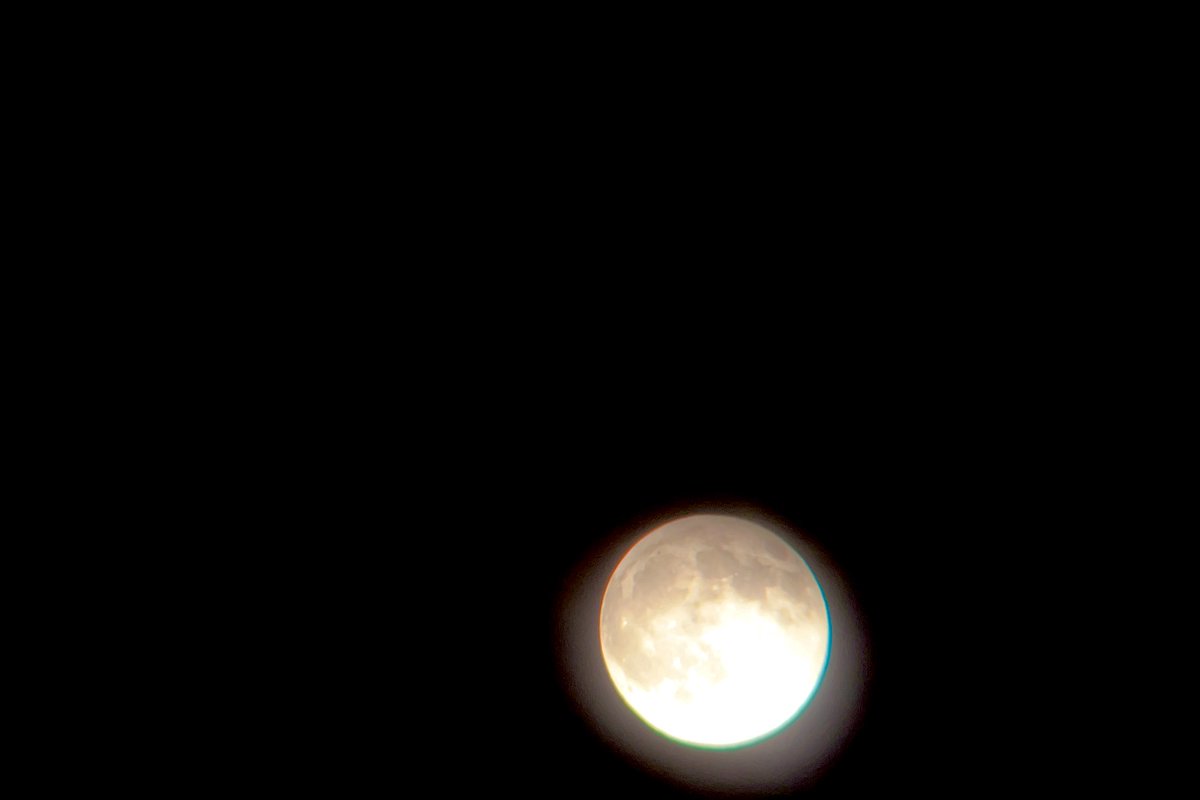 Leah__Lavish's tweet photo. I am forever a
"look at the moon"
person. #catchmyvibe https://t.co/raMyPeOEVJ