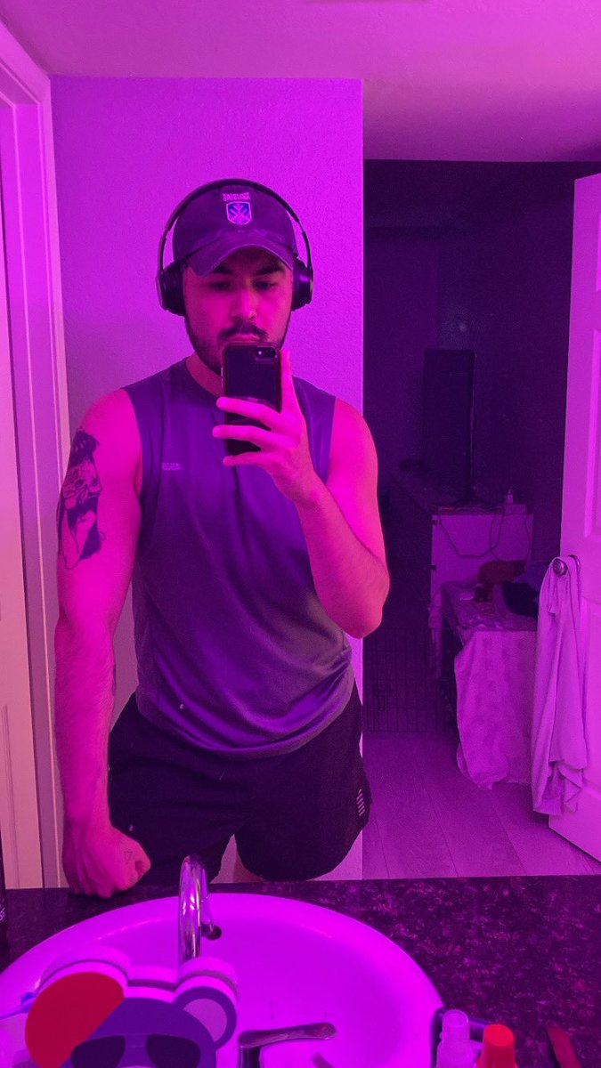 3vil_b0y's tweet photo. 🏋️ https://t.co/IJOBbIpWds