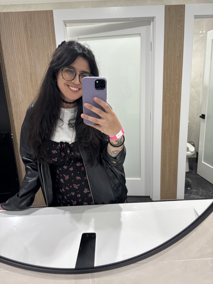 Anissa (@anissabarrr) on Twitter photo 