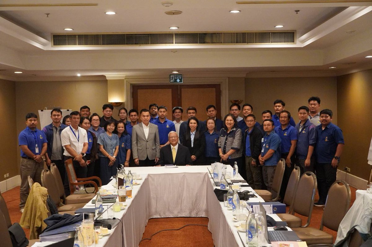 PIDTHONG's tweet photo. ปิดทองหลังพระฯ ประชุมเตรียมการขับเคลื่อนงานพัฒนาแหล่งน้ำขนาดเล็ก ปี 2569 https://t.co/fqMkG5jEwR https://t.co/FlC32Lyyvx