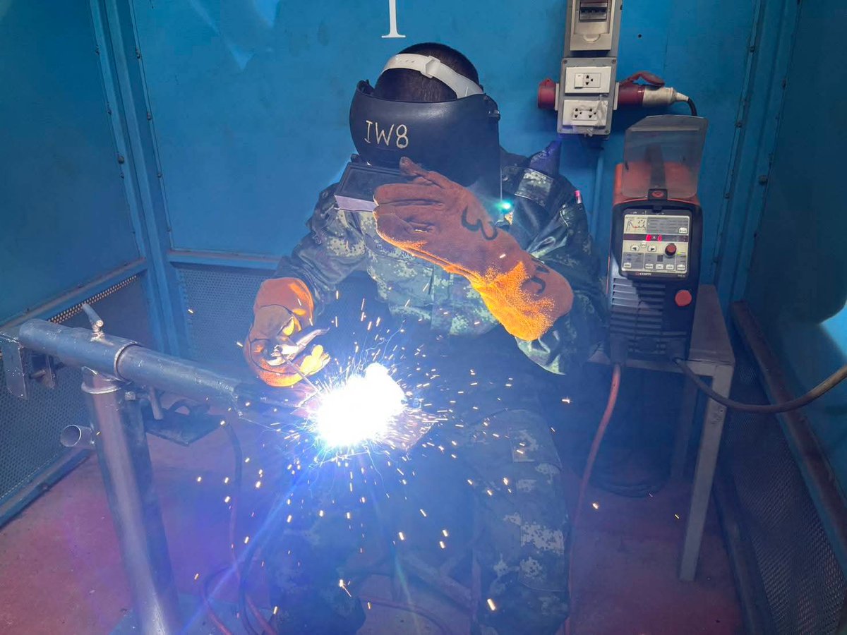 1_DevDiv's tweet image. เมื่อ 7 ต.ค. 68 
พล.พัฒนา 1 ร่วมกับ สถาบันพัฒนาฝีมือแรงงาน 4 ราชบุรี ได้จัดการฝึกอบรมวิชาชีพ ในหลักสูตร &quot;การเชื่อมอาร์กโลหะด้วยมือ ระดับ 1&quot; ระหว่างวันที่ 6 - 8 ต.ค. 68 ให้กับทหารกองประจำการ จำนวน 28 นาย โดยมีอาจารย์ประจำหลักสูตรมาให้ความรู้ ตลอดห้วงระยะเวลาการฝึก